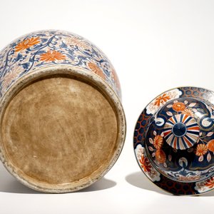 Een grote Chinese Imari-stijl balustervaas met deksel, 18/19e eeuw — foto 6