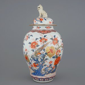 Een grote Chinese Imari stijl dekselvaas, 17/18e eeuw — foto 3