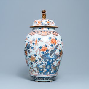 Een grote Chinese Imari-stijl dekselvaas, Kangxi — foto 1