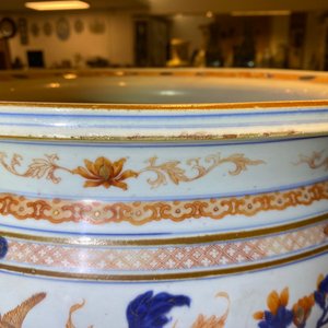Een grote Chinese Imari-stijl vissenkom, Kangxi — foto 26
