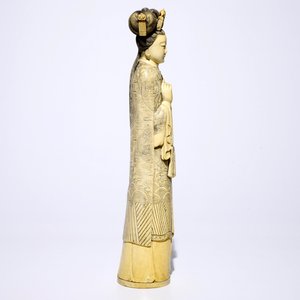 Een grote Chinese ivoren figuur van Guanyin, 19e eeuw — foto 4
