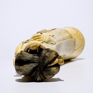 Een grote Chinese ivoren figuur van Guanyin, 19e eeuw — foto 5