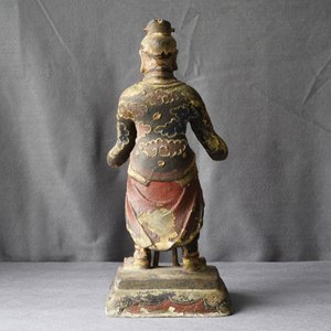 Een grote Chinese koud beschilderde bronzen figuur van een tempelwachter, Ming — foto 9