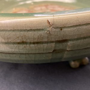 Een grote Chinese Longquan celadon driepotige wierookbrander, Ming — foto 12