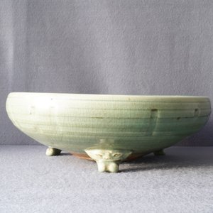 Een grote Chinese Longquan celadon driepotige wierookbrander, Ming — foto 19