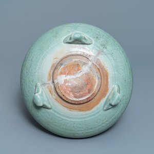 Een grote Chinese Longquan celadon driepotige wierookbrander, Ming — foto 7