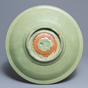 Een grote Chinese Longquan celadon schotel, Ming — foto 2