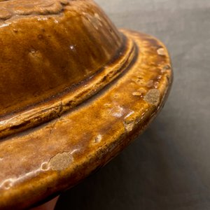 Een grote Chinese meerkleurige steengoed martavaan met deksel, Ming/Qing — foto 12