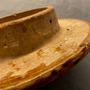 Een grote Chinese meerkleurige steengoed martavaan met deksel, Ming/Qing — foto 13