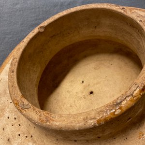 Een grote Chinese meerkleurige steengoed martavaan met deksel, Ming/Qing — foto 16