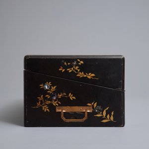 Een grote Chinese met parelmoer ingelegde lakwerk schrijfdoos, 19e eeuw — foto 7
