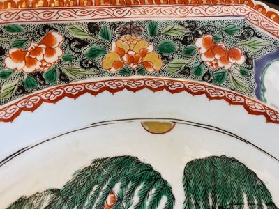 Een grote Chinese octagonale famille verte schotel, Kangxi — foto 4