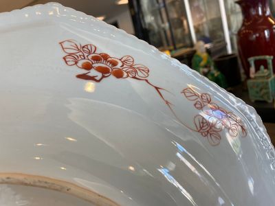 Een grote Chinese octagonale famille verte schotel, Kangxi — foto 14