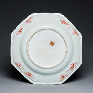 Een grote Chinese octagonale famille verte schotel, Kangxi — foto 2