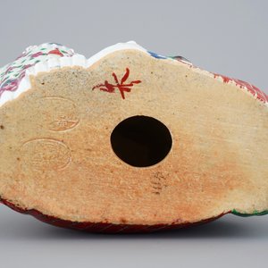 Een grote Chinese porseleinen Boeddha met lachende jongens, famille rose, 19/20e eeuw — foto 7