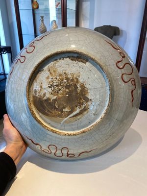 Een grote Chinese Swatow schotel met ijzerrode en groen-geëmailleerde inscriptie voor de islamitische markt, Ming — foto 6