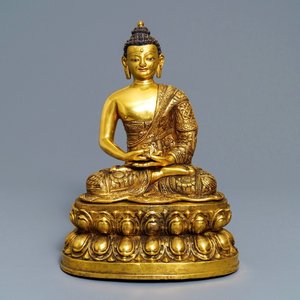 Een grote Chinese verguld bronzen figuur van Boeddha Amitayus, 19/20e eeuw — foto 1