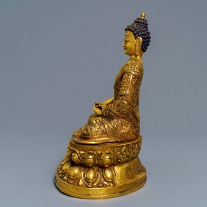 Een grote Chinese verguld bronzen figuur van Boeddha Amitayus, 19/20e eeuw — foto 4