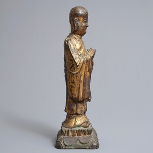Een grote Chinese verguld bronzen figuur van Mahakasyapa, Ming — foto 3