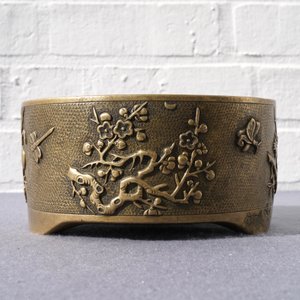 Een grote Chinese verguld bronzen wierookbrander in de stijl van Hu Wenming, Xuande merk, 19e eeuw — foto 8