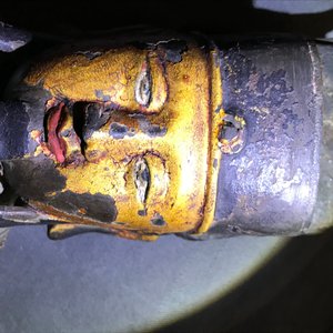 Een grote Chinese vergulde en ingelegd bronzen figuur van Zhenwu op verguld houten basis, Ming — foto 28