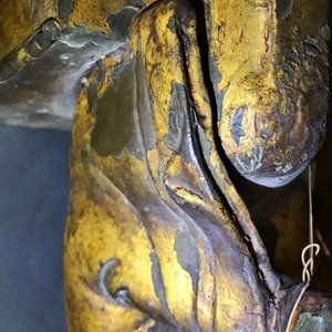 Een grote Chinese vergulde en ingelegd bronzen figuur van Zhenwu op verguld houten basis, Ming — foto 34