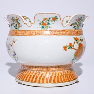 Een grote Chinese verte-imari glazenkoeler in 18e eeuwse stijl, modern — foto 2