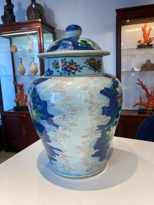 Een grote Chinese wucai dekselvaas met decor van 'Guo Ziyi's verjaardag', Transitie periode — foto 1