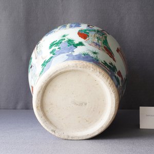Een grote Chinese wucai dekselvaas, Transitie periode — foto 10