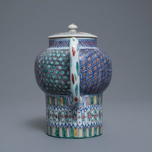 Een grote Chinese wucai theepot met deksel, Transitie periode of Kangxi — foto 5