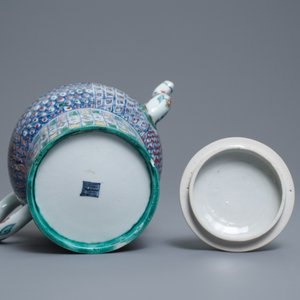 Een grote Chinese wucai theepot met deksel, Transitie periode of Kangxi — foto 7