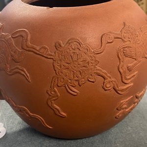 Een grote Chinese Yixing steengoed theepot met deksel, Kangxi — foto 15