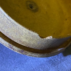 Een grote Chinese Yixing steengoed theepot met prunus in reliëf, Kangxi — foto 20