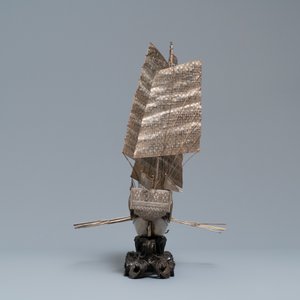 Een grote Chinese zilveren jonk op gesculpteerde houten voet, 19e eeuw — foto 5