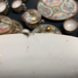 Een grote collectie Chinees Canton famille rose porselein, 19e eeuw — foto 13