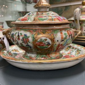 Een grote collectie Chinees Canton famille rose porselein, 19e eeuw — foto 15