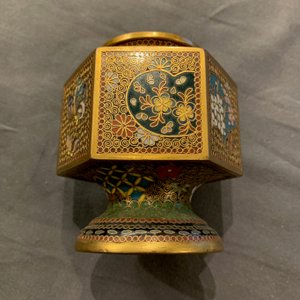 Een grote collectie Japanse cloisonné en studio keramiek, Meiji/Showa, 19/20e eeuw — foto 29