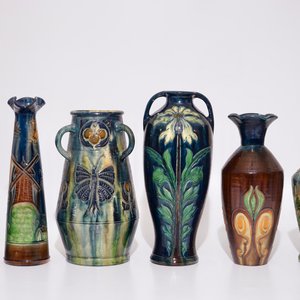 Een grote collectie Vlaams aardewerk, w.o. met Art Nouveau invloed, 20e eeuw — foto 2