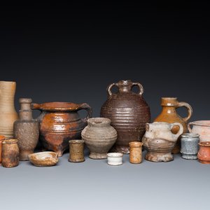 Een grote collectie vroeg West-Europees aardewerk en steengoed, 13/17e eeuw — foto 1