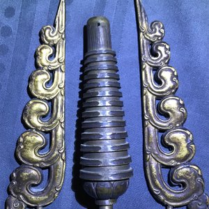 Een grote deels vergulde en ingelegde bronzen stoepa, Tibet, 18e eeuw — foto 14