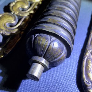 Een grote deels vergulde en ingelegde bronzen stoepa, Tibet, 18e eeuw — foto 15