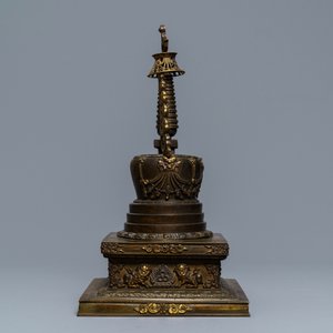Een grote deels vergulde en ingelegde bronzen stoepa, Tibet, 18e eeuw — foto 2