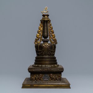 Een grote deels vergulde en ingelegde bronzen stoepa, Tibet, 18e eeuw — foto 3