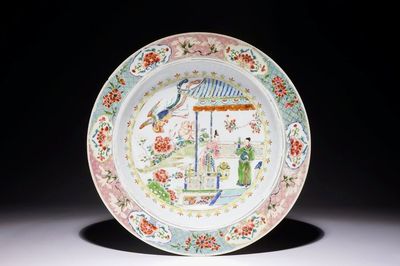 Een grote diepe Chinees famille rose schotel met scène uit "De Romance van de Westelijke Kamer", Yongzheng