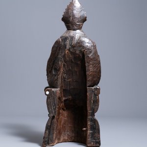 Een grote eikenhouten figuur van een bisschop, Brabant of Limburg, ca. 1530 — foto 4