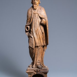 Een grote eikenhouten figuur van een bisschop op reliekhouder, Vlaanderen, 18e eeuw — foto 2
