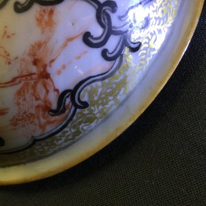 Een grote famille rose dekselkan met mandarijns decor, Qianlong, 18e eeuw — foto 16