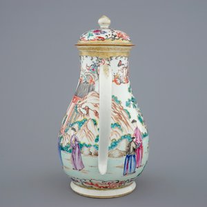 Een grote famille rose dekselkan met mandarijns decor, Qianlong, 18e eeuw — foto 3