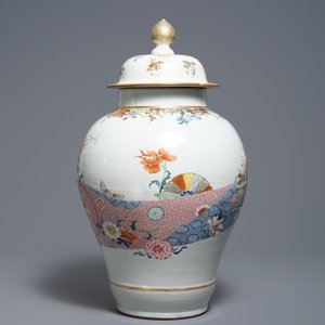 Een grote fijne Chinese famille rose dekselvaas, Yongzheng/Qianlong — foto 3