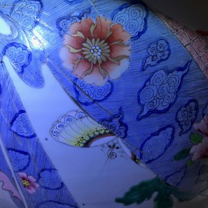 Een grote fijne Chinese famille rose dekselvaas, Yongzheng/Qianlong — foto 31